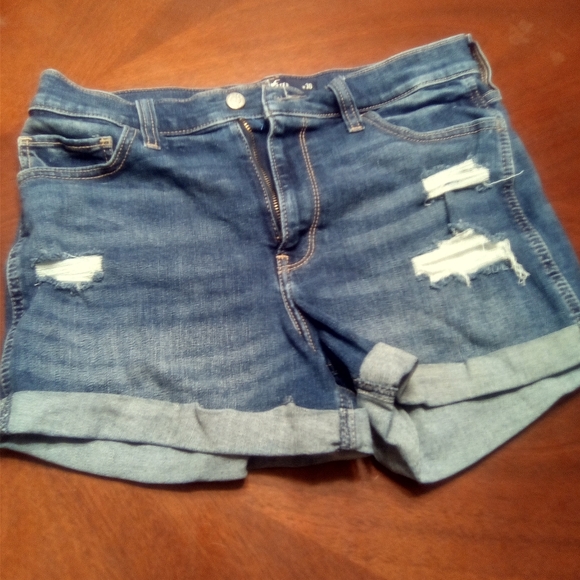 HOLLISTER HIGH RISE SHORT JUNIOR - Picture 2 of 9